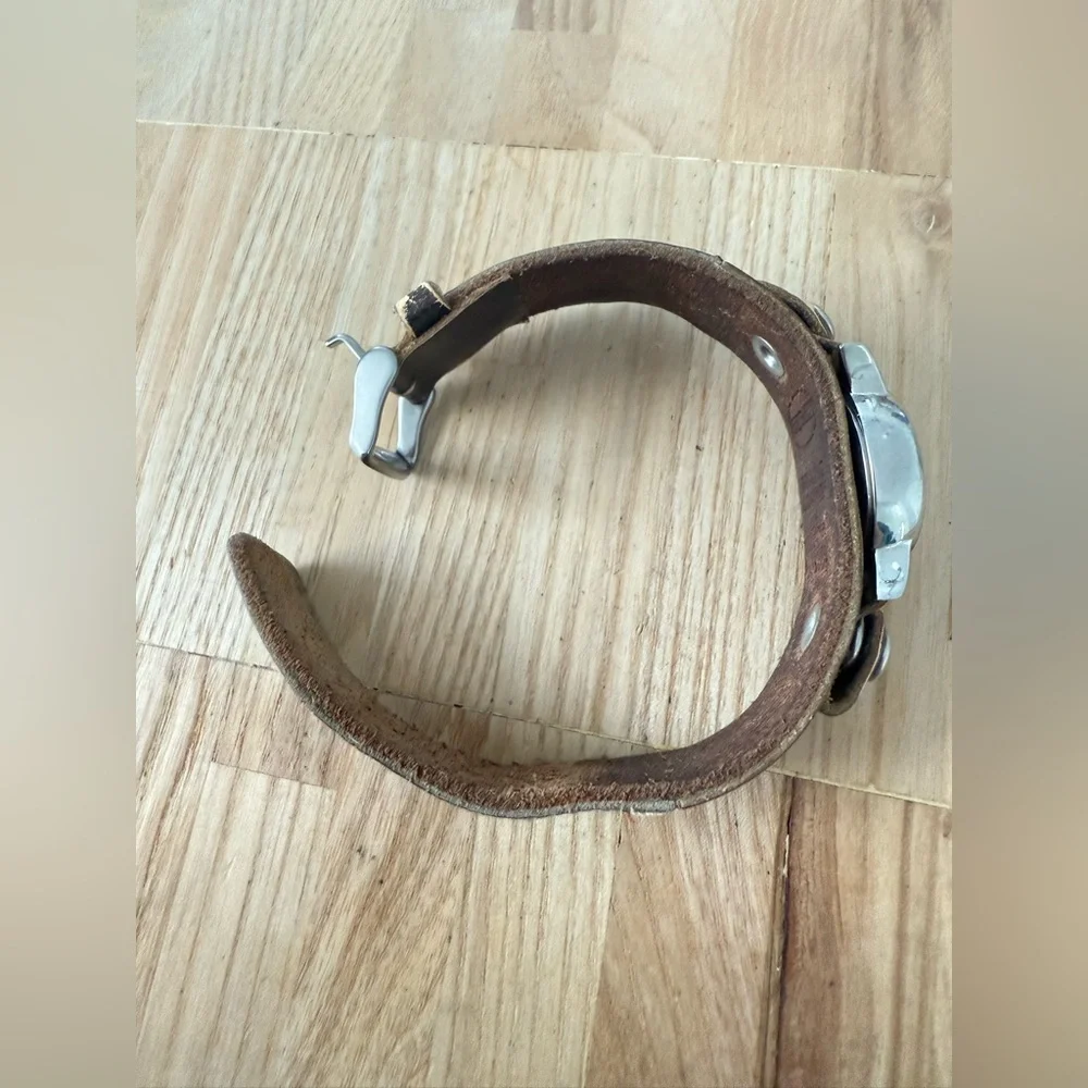 Vintage Fossil ladies wide distressed leather strap NEW BATTERY